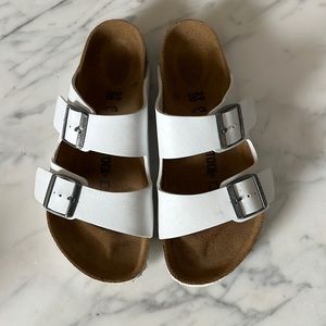 Arizona Birkenstocks white